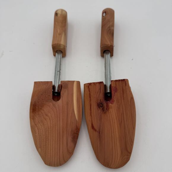 Cedar Shoe Trees Set of Two Spring Loaded Dewitt Auburn NY Made in USA - Picture 4 of 7